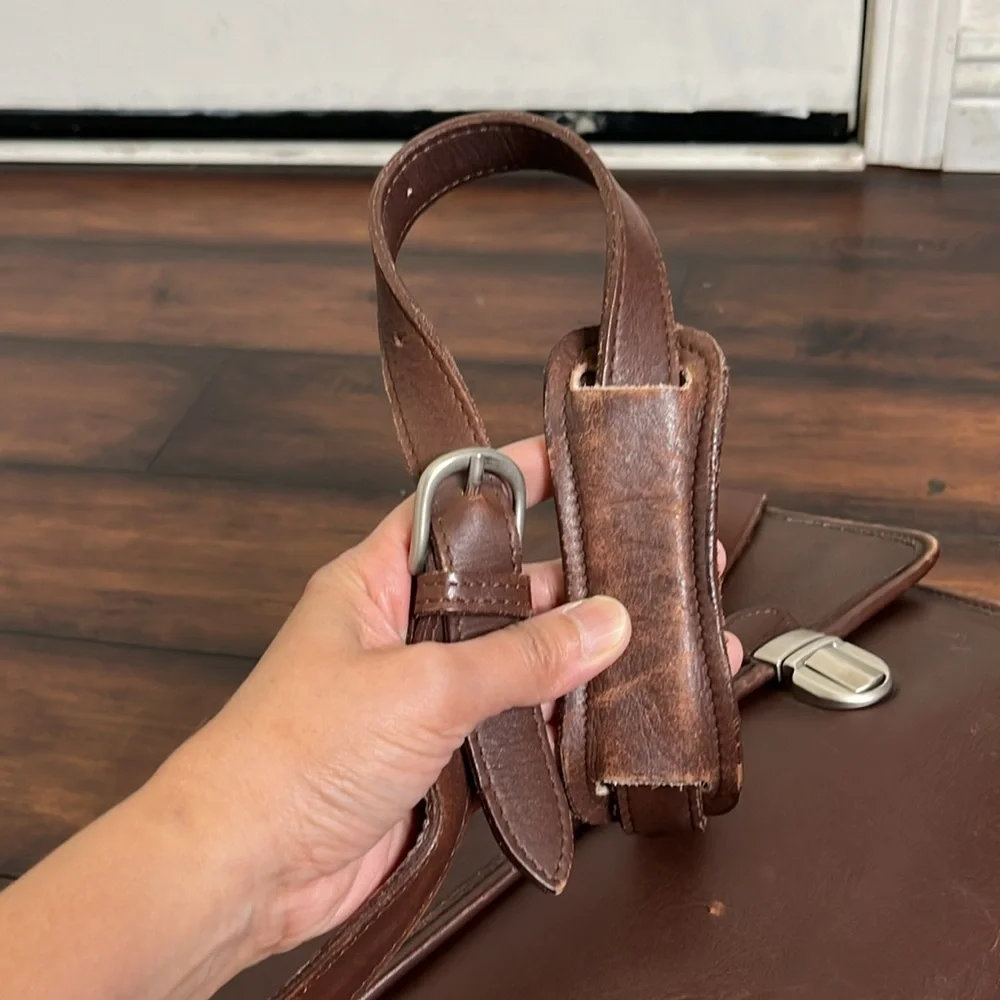 Denise Messenger‎ Shoulder Bag Full Grain Leather Made in USA Academia  Preppy
